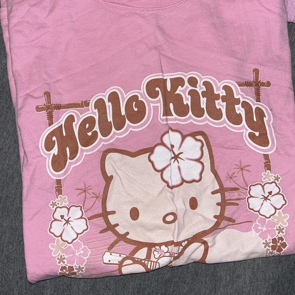 Hello Kitty Tops - Picture 3 of 4